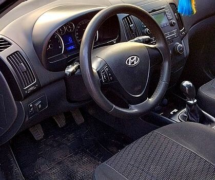 Синій Хендай i30, об'ємом двигуна 1.4 л та пробігом 230 тис. км за 6300 $, фото 3 на Automoto.ua
