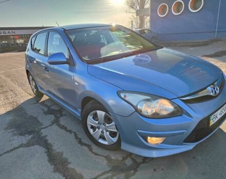 Синий Хендай i30, объемом двигателя 1.6 л и пробегом 286 тыс. км за 5500 $, фото 8 на Automoto.ua