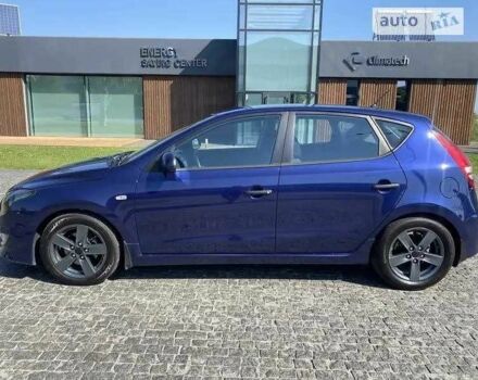 Синий Хендай i30, объемом двигателя 1.6 л и пробегом 248 тыс. км за 7500 $, фото 4 на Automoto.ua