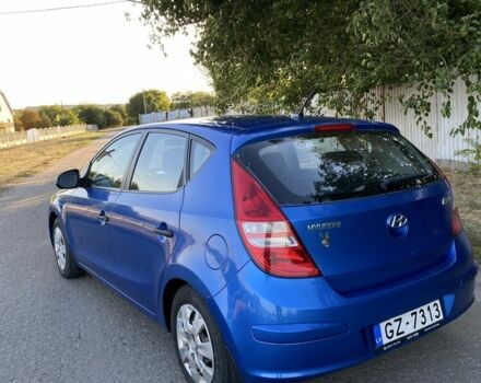 Синий Хендай i30, объемом двигателя 1.4 л и пробегом 200 тыс. км за 2400 $, фото 3 на Automoto.ua