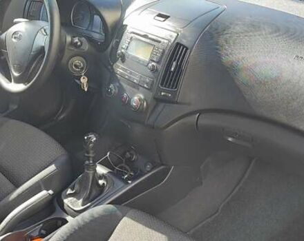 Синий Хендай i30, объемом двигателя 1.58 л и пробегом 251 тыс. км за 5400 $, фото 5 на Automoto.ua