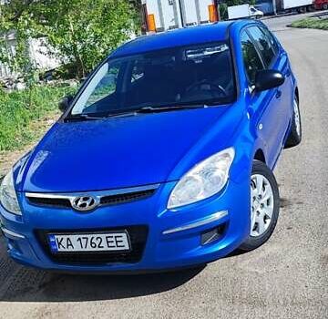 Синий Хендай i30, объемом двигателя 1.58 л и пробегом 251 тыс. км за 5400 $, фото 2 на Automoto.ua