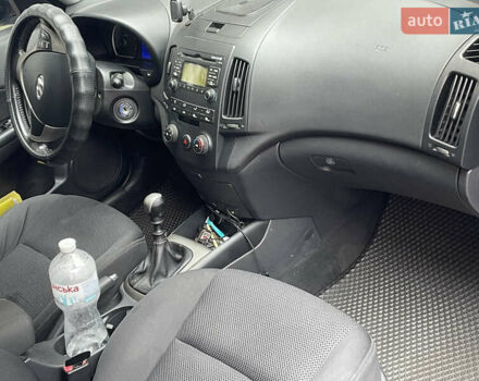 Синий Хендай i30, объемом двигателя 1.58 л и пробегом 283 тыс. км за 5300 $, фото 4 на Automoto.ua