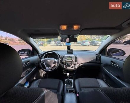Синий Хендай i30, объемом двигателя 1.59 л и пробегом 253 тыс. км за 6100 $, фото 16 на Automoto.ua