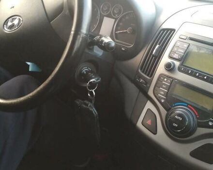 Синий Хендай i30, объемом двигателя 1.58 л и пробегом 208 тыс. км за 5810 $, фото 3 на Automoto.ua