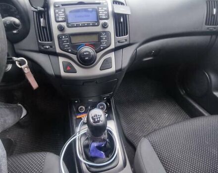 Синій Хендай i30, об'ємом двигуна 1.58 л та пробігом 218 тис. км за 6500 $, фото 4 на Automoto.ua