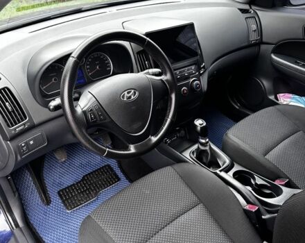 Синій Хендай i30, об'ємом двигуна 1.4 л та пробігом 188 тис. км за 6800 $, фото 3 на Automoto.ua