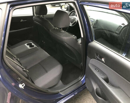 Синий Хендай i30, объемом двигателя 1.6 л и пробегом 230 тыс. км за 8100 $, фото 15 на Automoto.ua