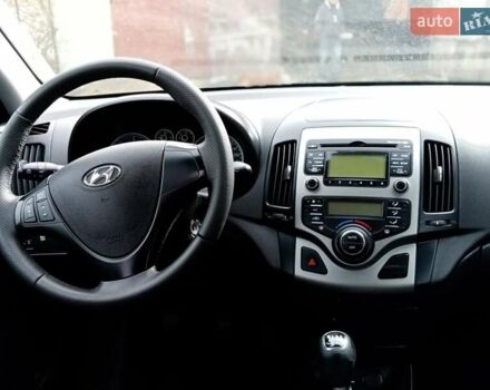 Синий Хендай i30, объемом двигателя 1.58 л и пробегом 169 тыс. км за 7000 $, фото 8 на Automoto.ua
