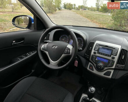 Синий Хендай i30, объемом двигателя 1.6 л и пробегом 209 тыс. км за 6900 $, фото 45 на Automoto.ua