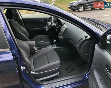 Синий Хендай i30, объемом двигателя 1.6 л и пробегом 230 тыс. км за 8100 $, фото 14 на Automoto.ua