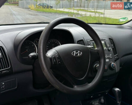 Синий Хендай i30, объемом двигателя 1.6 л и пробегом 180 тыс. км за 8800 $, фото 16 на Automoto.ua