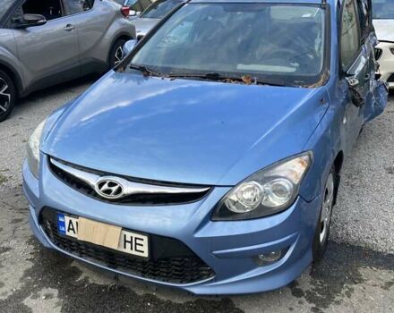 Синий Хендай i30, объемом двигателя 1.6 л и пробегом 180 тыс. км за 2900 $, фото 3 на Automoto.ua