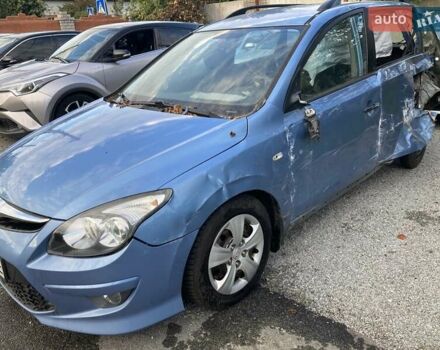 Синий Хендай i30, объемом двигателя 1.6 л и пробегом 180 тыс. км за 2900 $, фото 5 на Automoto.ua