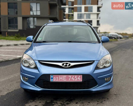 Синий Хендай i30, объемом двигателя 1.6 л и пробегом 180 тыс. км за 8800 $, фото 4 на Automoto.ua