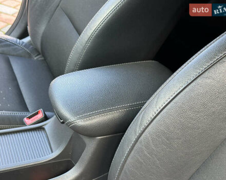 Синий Хендай i30, объемом двигателя 1.4 л и пробегом 205 тыс. км за 10950 $, фото 98 на Automoto.ua