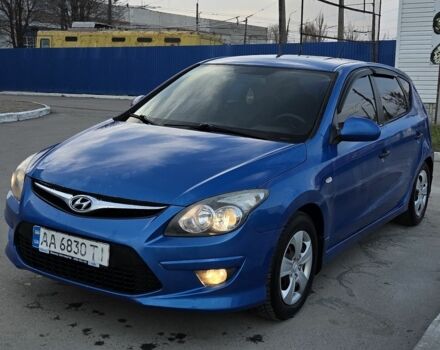 Синий Хендай i30, объемом двигателя 1.6 л и пробегом 254 тыс. км за 5900 $, фото 1 на Automoto.ua