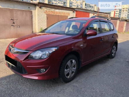 Красный Хендай i30 Wagon, объемом двигателя 1.6 л и пробегом 64 тыс. км за 12500 $, фото 1 на Automoto.ua