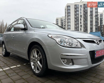 Сірий Хендай i30 Wagon, об'ємом двигуна 2 л та пробігом 213 тис. км за 8399 $, фото 1 на Automoto.ua