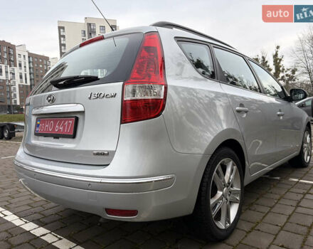 Сірий Хендай i30 Wagon, об'ємом двигуна 2 л та пробігом 213 тис. км за 8399 $, фото 2 на Automoto.ua