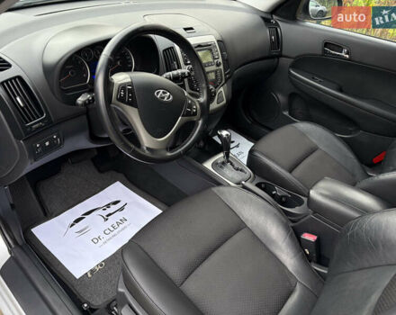 Сірий Хендай i30 Wagon, об'ємом двигуна 2 л та пробігом 213 тис. км за 8399 $, фото 4 на Automoto.ua