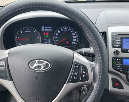 Сірий Хендай i30 Wagon, об'ємом двигуна 1.59 л та пробігом 205 тис. км за 7500 $, фото 2 на Automoto.ua