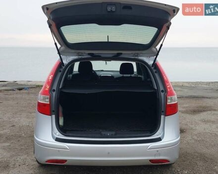 Сірий Хендай i30 Wagon, об'ємом двигуна 1.59 л та пробігом 205 тис. км за 7500 $, фото 6 на Automoto.ua