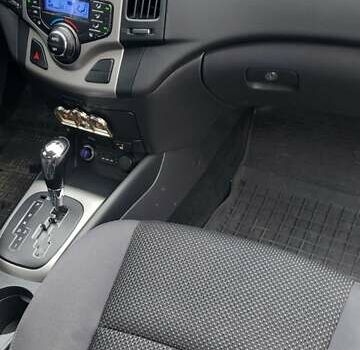 Сірий Хендай i30 Wagon, об'ємом двигуна 1.59 л та пробігом 205 тис. км за 7500 $, фото 13 на Automoto.ua