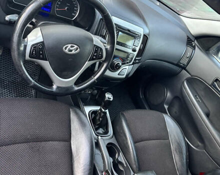 Сірий Хендай i30 Wagon, об'ємом двигуна 1.6 л та пробігом 250 тис. км за 6400 $, фото 14 на Automoto.ua