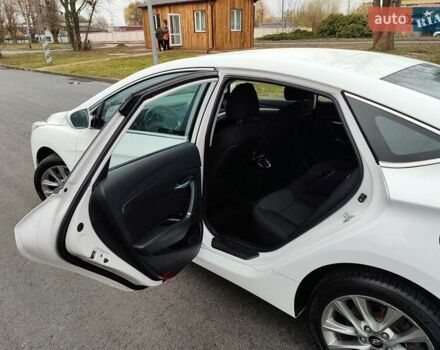 Белый Хендай и40, объемом двигателя 2 л и пробегом 148 тыс. км за 11500 $, фото 9 на Automoto.ua