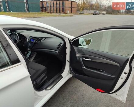 Белый Хендай и40, объемом двигателя 2 л и пробегом 148 тыс. км за 11500 $, фото 12 на Automoto.ua