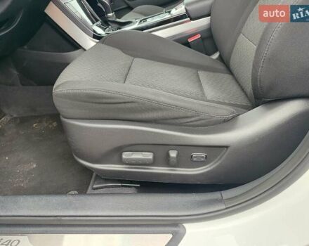 Белый Хендай и40, объемом двигателя 2 л и пробегом 148 тыс. км за 11500 $, фото 17 на Automoto.ua