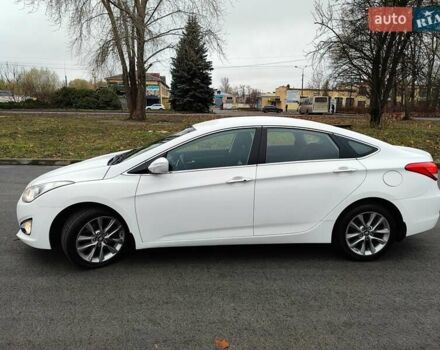 Белый Хендай и40, объемом двигателя 2 л и пробегом 148 тыс. км за 11500 $, фото 2 на Automoto.ua