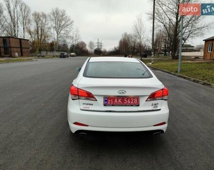 Белый Хендай и40, объемом двигателя 2 л и пробегом 148 тыс. км за 11500 $, фото 4 на Automoto.ua