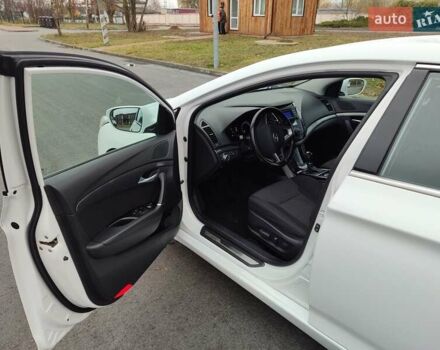 Белый Хендай и40, объемом двигателя 2 л и пробегом 148 тыс. км за 11500 $, фото 8 на Automoto.ua