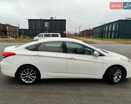 Белый Хендай и40, объемом двигателя 2 л и пробегом 148 тыс. км за 11500 $, фото 6 на Automoto.ua