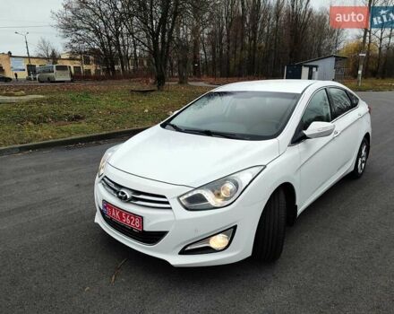 Белый Хендай и40, объемом двигателя 2 л и пробегом 148 тыс. км за 11500 $, фото 1 на Automoto.ua