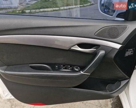 Белый Хендай и40, объемом двигателя 1.69 л и пробегом 245 тыс. км за 6999 $, фото 9 на Automoto.ua