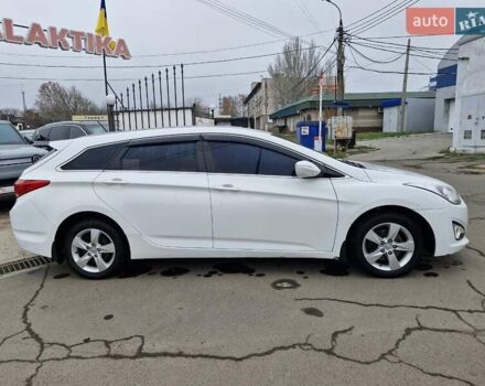 Белый Хендай и40, объемом двигателя 1.69 л и пробегом 245 тыс. км за 6999 $, фото 3 на Automoto.ua