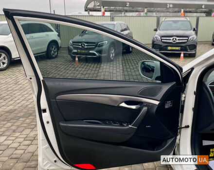 Белый Хендай и40, объемом двигателя 1.7 л и пробегом 202 тыс. км за 12300 $, фото 8 на Automoto.ua