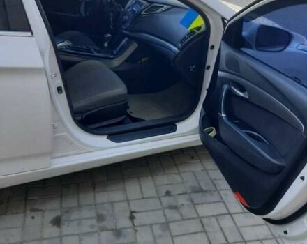 Белый Хендай и40, объемом двигателя 1.69 л и пробегом 245 тыс. км за 8100 $, фото 5 на Automoto.ua
