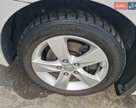 Белый Хендай и40, объемом двигателя 1.69 л и пробегом 245 тыс. км за 6999 $, фото 7 на Automoto.ua