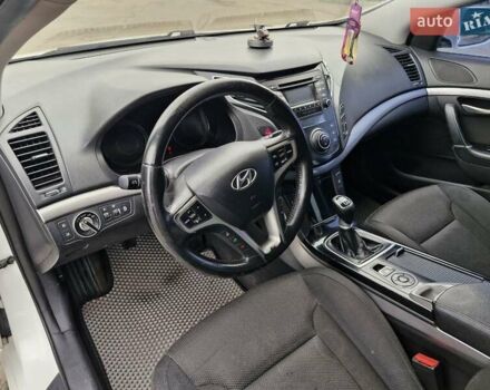 Белый Хендай и40, объемом двигателя 1.69 л и пробегом 245 тыс. км за 6999 $, фото 16 на Automoto.ua