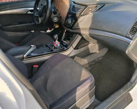 Белый Хендай и40, объемом двигателя 1.7 л и пробегом 333 тыс. км за 8150 $, фото 13 на Automoto.ua