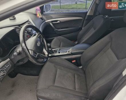 Белый Хендай и40, объемом двигателя 1.69 л и пробегом 245 тыс. км за 6999 $, фото 15 на Automoto.ua