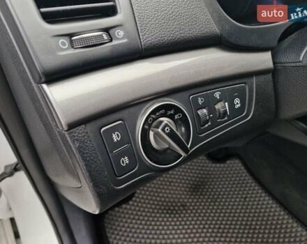 Белый Хендай и40, объемом двигателя 1.69 л и пробегом 245 тыс. км за 6999 $, фото 14 на Automoto.ua