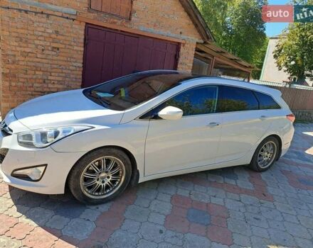 Белый Хендай и40, объемом двигателя 1.7 л и пробегом 200 тыс. км за 8700 $, фото 5 на Automoto.ua
