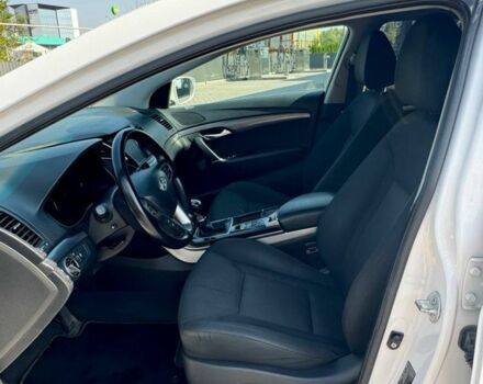 Белый Хендай и40, объемом двигателя 1.7 л и пробегом 266 тыс. км за 8600 $, фото 15 на Automoto.ua