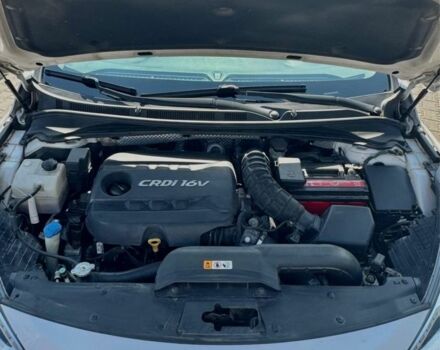 Белый Хендай и40, объемом двигателя 1.7 л и пробегом 266 тыс. км за 8600 $, фото 18 на Automoto.ua