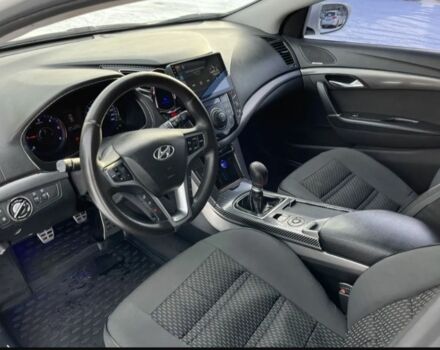 Белый Хендай и40, объемом двигателя 0 л и пробегом 293 тыс. км за 9350 $, фото 3 на Automoto.ua